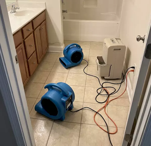 Why Homeowners & Businesses Choose Plantation Water Damage Pro for Flooded Bathroom Services in Plantation, FL?